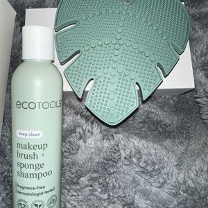 EcoTools Makeup Brush and Sponge Shampoo with Green Cleaning Pad